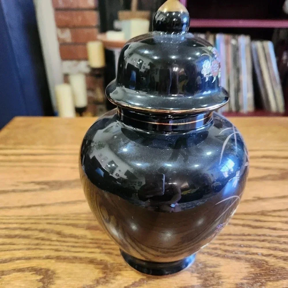 Imperial Dynasty Man black floral vase antique collectible made in Japan